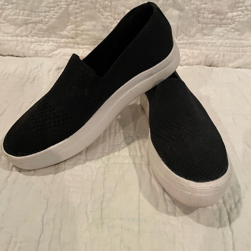 Time and Tru Black Slip-On Sneakers